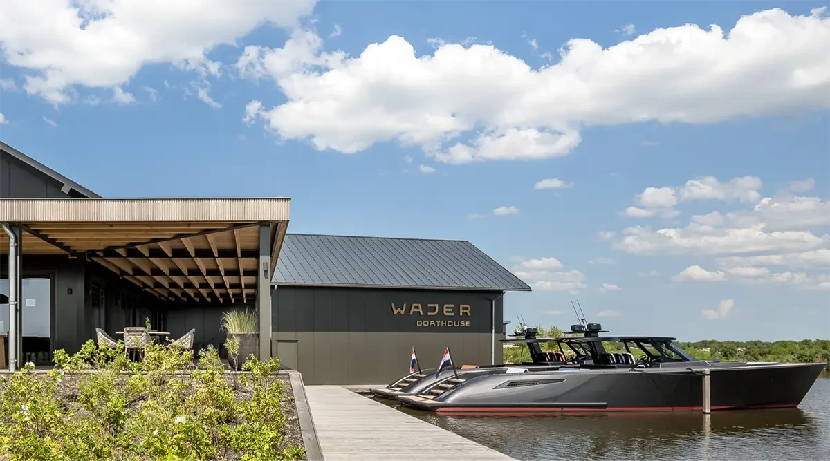 wajer boathouse by the sea