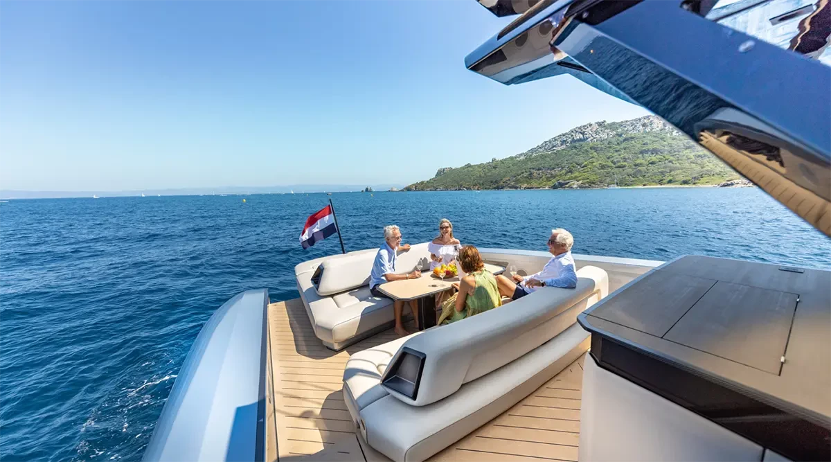 Two old couples enjoying some wine on a wajer-yacthß